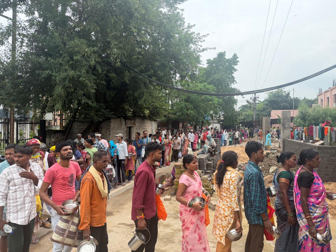 श्री राम रोटी सेवा समिति की ओर से मेकाहारा में रोज नि:शुल्क भोजन वितरित