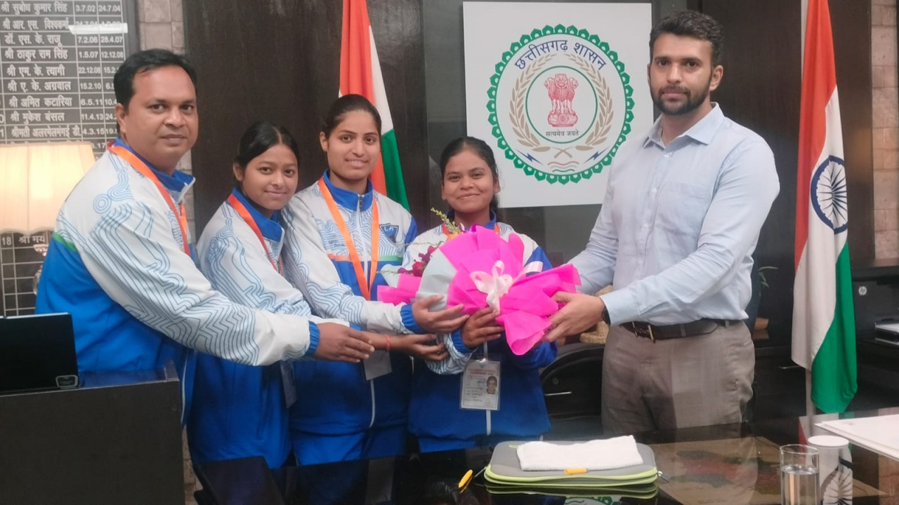 रायगढ़ की बेटियों सोनम, शांति और मानसी ने भारतीय महिला लैक्रॉस टीम के साथ मलेशिया में जीता कांस्य पदक