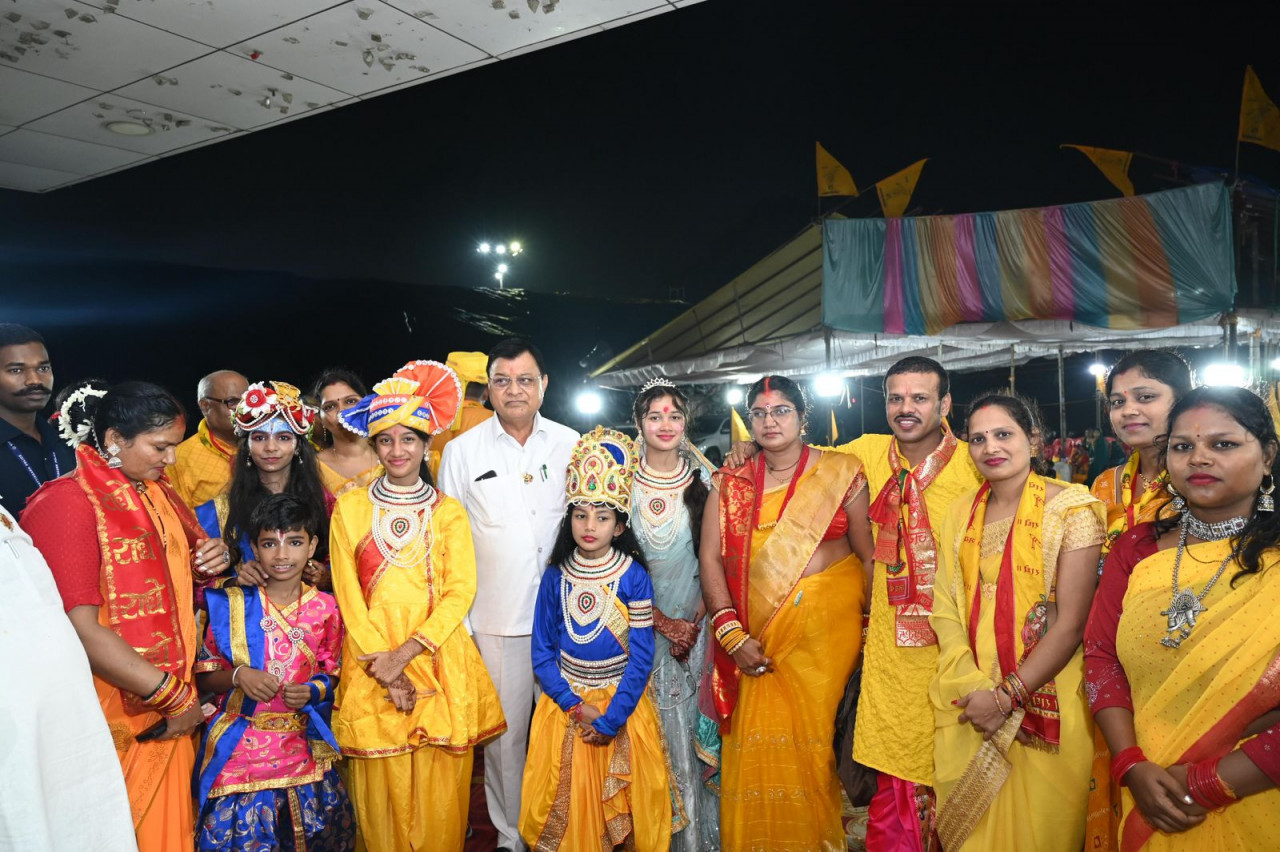 श्रीकृष्ण जन्माष्टमी पर सर्व यादव समाज की भव्य शोभायात्रा में शामिल हुए कैबिनेट मंत्री देवांगन