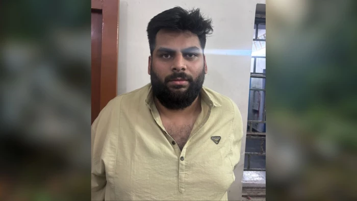 शराब बेंचते बार संचालक युवक कांग्रेस नेता गिरफ्तार,शुष्क दिवस पर था प्रतिबंध
