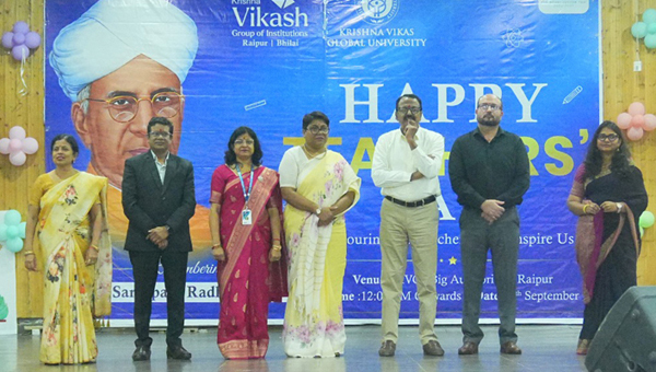 कृष्णा विकास ग्लोबल यूनिवर्सिटी रायपुर ने मनाया टीचर्स डे