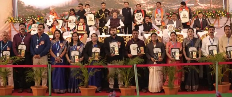 शिक्षक समाज के निर्माण और विद्यार्थियों के व्यक्तित्व विकास में महत्वपूर्ण भूमिका निभाते हैं - राज्यपाल डेका