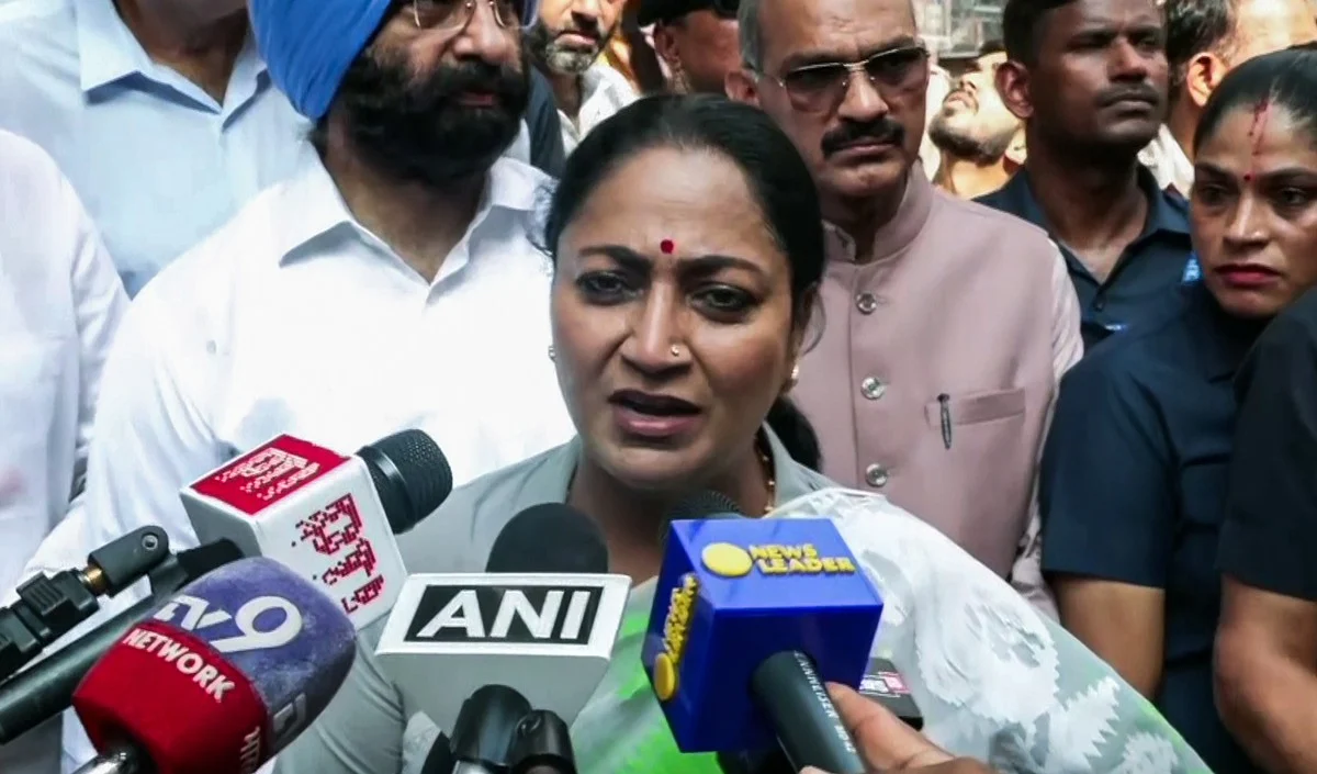 दिल्ली सीएम का ऐलान, अवैध निर्माण पर चलेगा बुलडोजर, बख्शे नहीं जाएंगे भ्रष्टाचारी