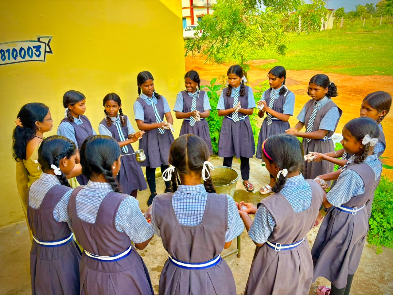 स्वच्छता पखवाड़ा में गूंजा स्वच्छता का संदेश, विद्यालयों में मनाया गया हाथ धुलाई दिवस