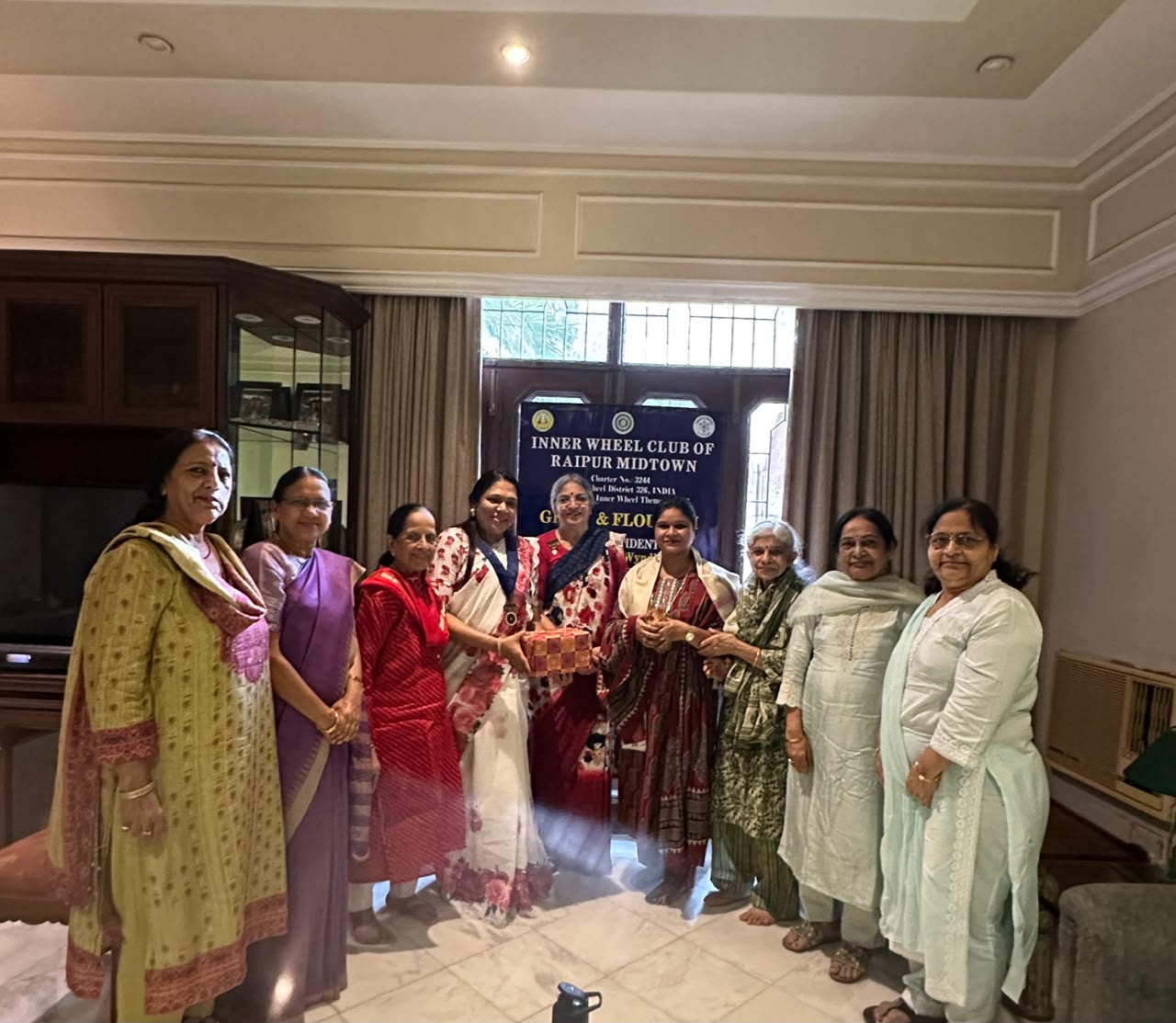 शिक्षा के साथ समाजसेवा में भी सक्रिय योगदान के लिए डॉ. लहरी को इनर व्हील क्लब ने किया सम्मानित
