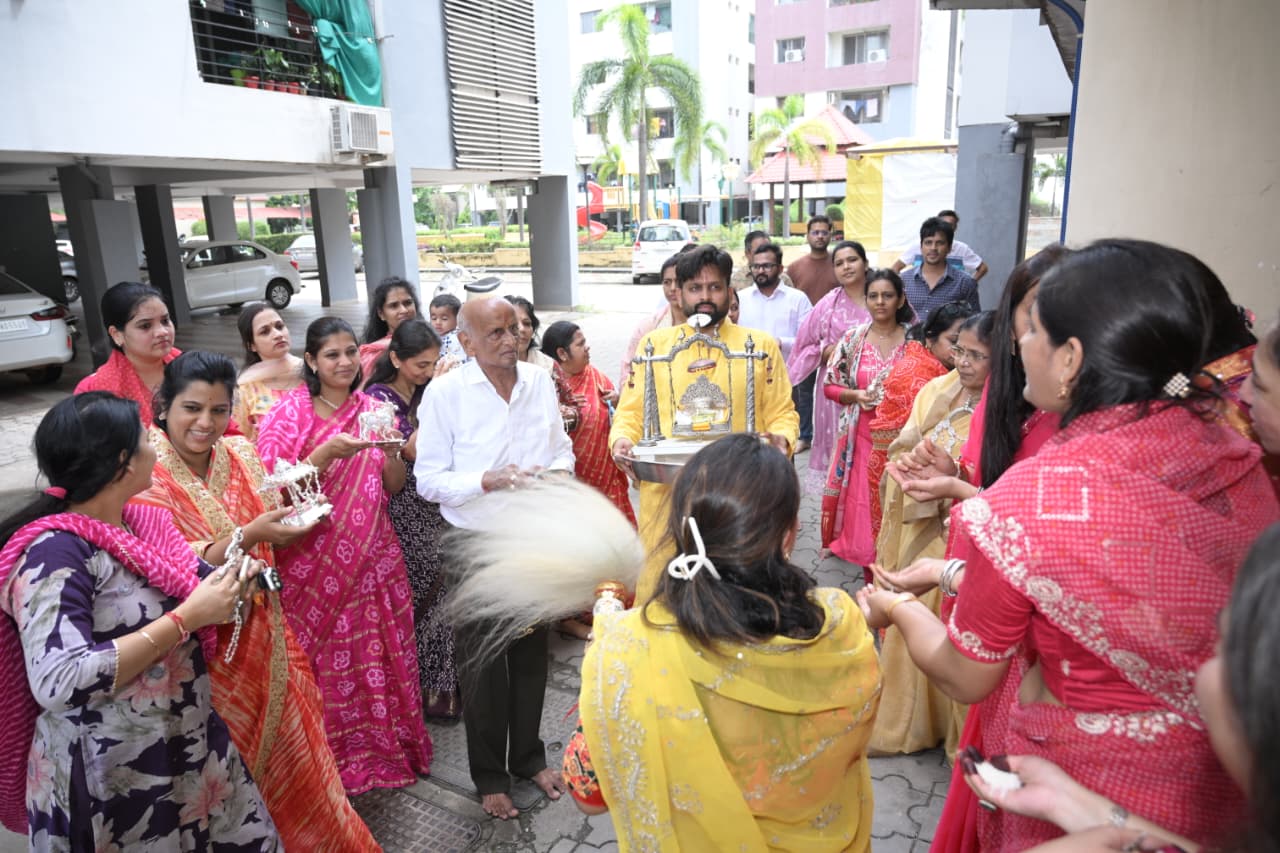 बाजे कुण्डलपुर में बधाई वीर जन्मे महावीर जन्मे - पालना जी की भक्ति में गूंजे वीर प्रभु के गीत