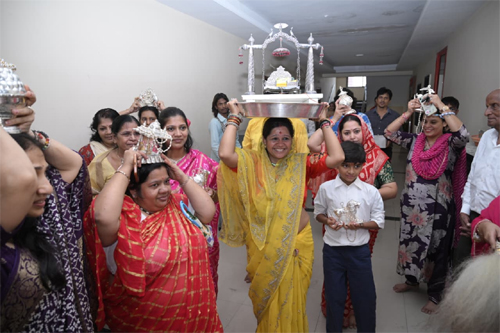 बाजे कुण्डलपुर में बधाई वीर जन्मे महावीर जन्मे - पालना जी की भक्ति में गूंजे वीर प्रभु के गीत