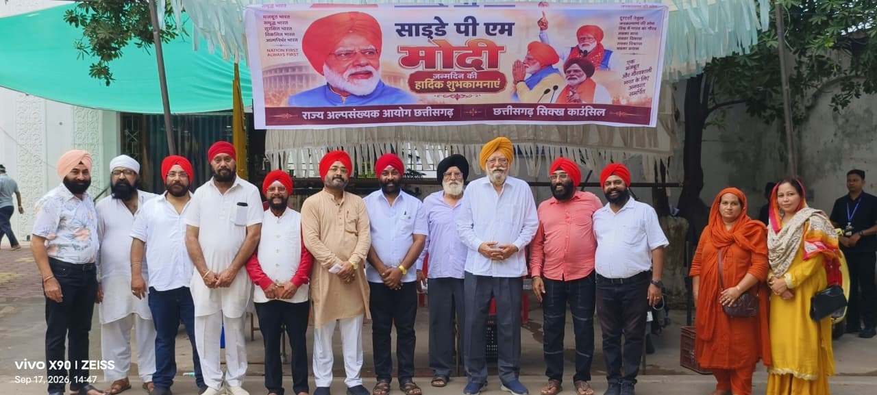 प्रधानमंत्री मोदी के जन्मदिवस एवं 25वें वर्ष की जनसेवा के अवसर पर गुरुद्वारा साहिब में अरदास, राहगीरों को फल वितरण