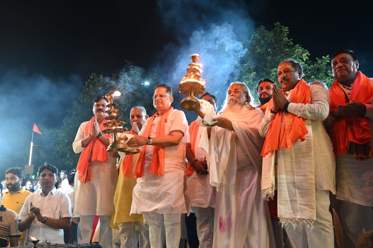 आशीर्वाद के एक लाख दीपों से जगमगाया शिवरीनारायण का महानदी तट
