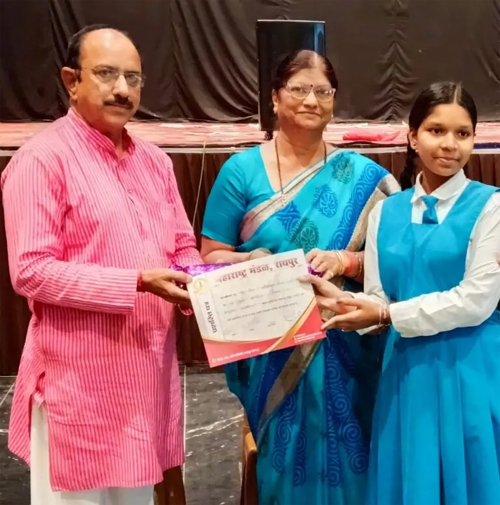सूचना तो जल्दी मिल रही लेकिन आत्मीयता हो रही दूर