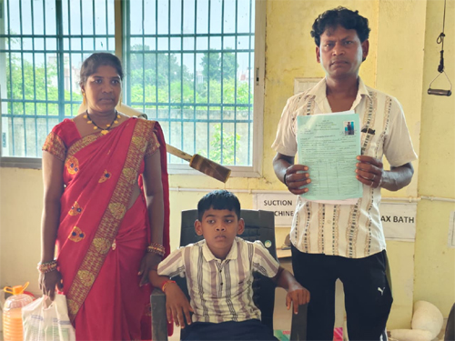 सेवा संकल्प अभियान बना 9 वर्षीय दीपेश के लिए वरदान, 2 घंटे में मिला दिव्यांगता प्रमाण पत्र, कैलिपर के लिए हुआ नाप