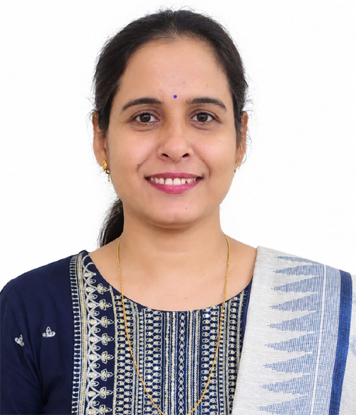 निशी ठाकुर को वाणिज्य विषय में पीएच.डी. की उपाधि प्राप्त