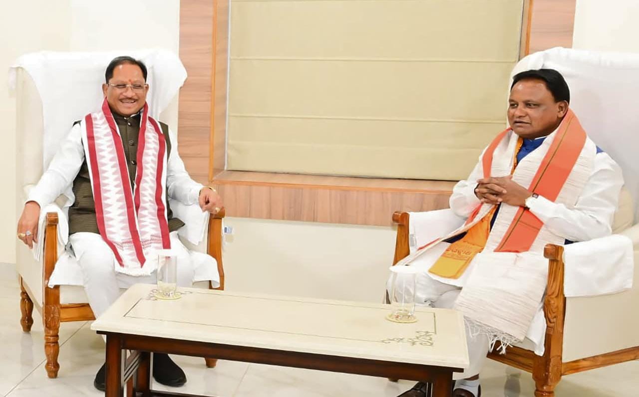 छत्तीसगढ़-ओडिशा के आपसी सहयोग, विकास और जनकल्याण से जुड़े विभिन्न विषयों पर साय ने की माझी से चर्चा