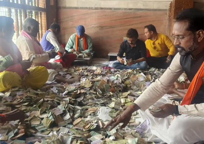 मां दंतेश्वरी मंदिर की 11 दान-पेटियों से 21.62 लाख नगद सहित सोने-चांदी के आभूषण व मन्नत के पत्र मिले