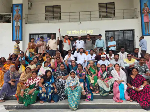 भाठागांव के नए सब्जी बाजार में दुकान आवंटन को लेकर विवाद, व्यापारियों ने घेरा नगर निगम मुख्यालय