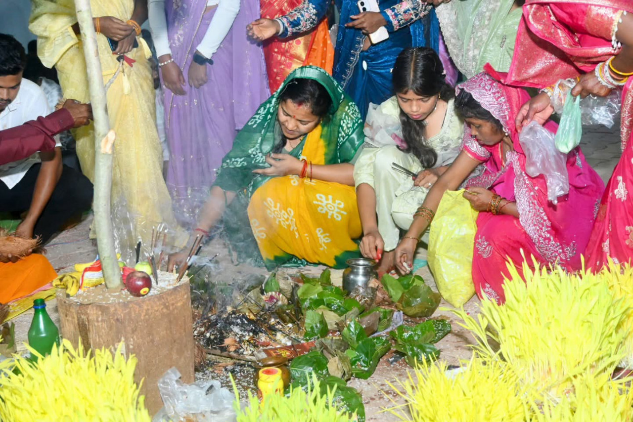 करमा पूजा में शामिल हुईं मंत्री लक्ष्मी राजवाड़े, प्रकृति, संस्कृति और लोकपरंपराओं के संरक्षण का दिया संदेश