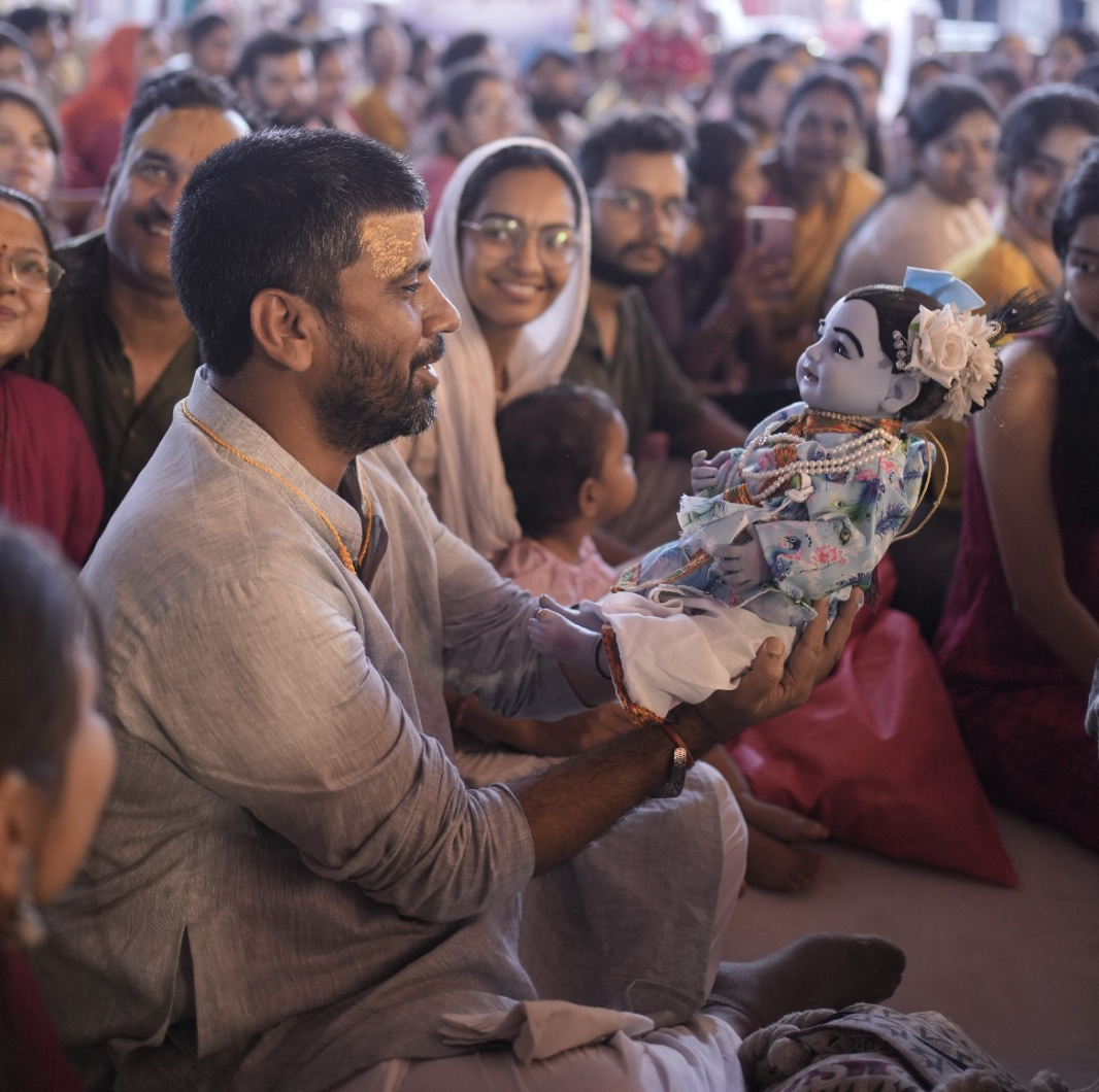असंतुष्ट व्यक्ति भगवान का भक्त हो ही नहीं सकता- इन्द्रेश महाराज