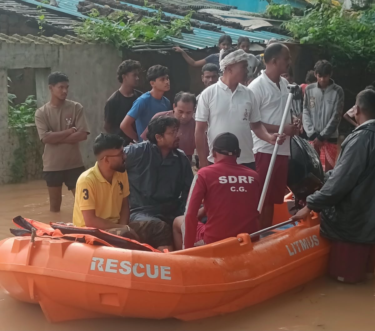चक्रवाती तूफान अर्नब के असर, बस्तर में डैम से पानी छोड़े जाने के कारण बढ़ी बाढ़ की संभावना, बचाव एवं राहत अभियान जारी