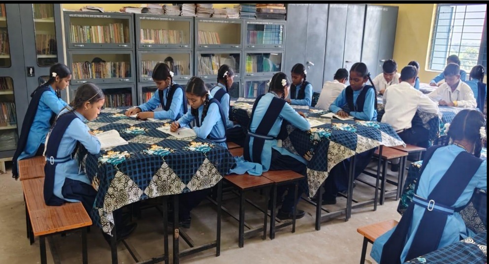 शासकीय हाईस्कूल बरेकेलकला में शिक्षा के साथ विद्यार्थियों का किया जा रहा सर्वांगीण