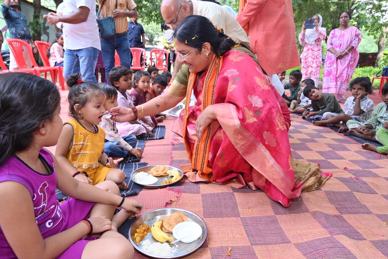 आंगन मिलन कार्यक्रम में शामिल हुई केंद्रीय महिला एवं बाल विकास राज्यमंत्री सावित्री