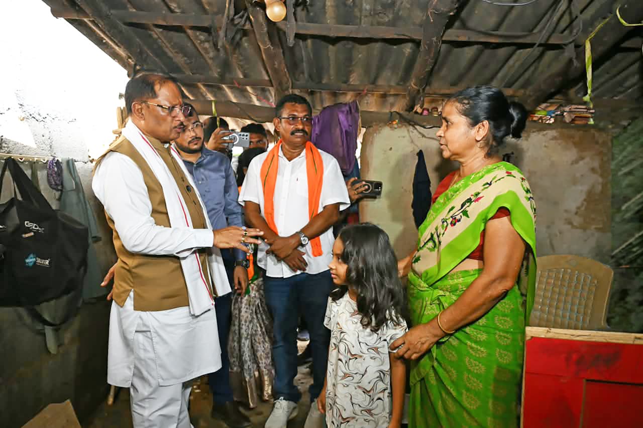 बाढ़ प्रभावित परिवारों के साथ पूरी संवेदनशीलता से खड़ी है सरकार : मुख्यमंत्री  विष्णु देव साय