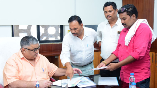 मंत्री अग्रवाल ने विभिन्न क्षेत्रों से पहुंचे नागरिकों की सुनी समस्याएं और सुझाव, अधिकारियों को दिए त्वरित समाधान के निर्देश