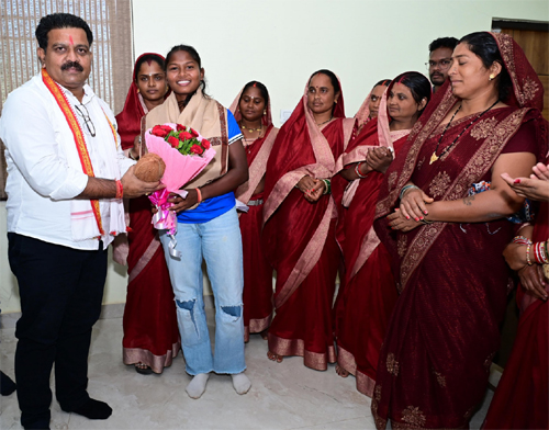 एशिया कप विजेता गीता यादव से मिले उप मुख्यमंत्री शर्मा, महत्वपूर्ण उपलब्धि के लिए दी बधाई