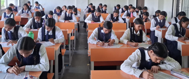 गायत्री परिवार की भारतीय संस्कृति परीक्षा में रायपुर के 25,000 विद्यार्थियों ने दिखाया उत्साह