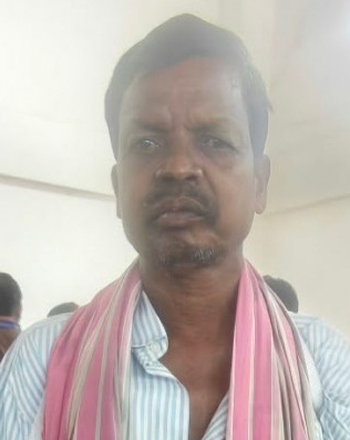 तीन साल बाद लौटे जिंदगी के पुराने दिन, कृत्रिम हाथ लगते ही रोनू ने पिया पानी, छलक उठीं आंखें