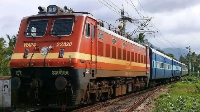 मथुरा व भूतेश्वर स्टेशन में यार्ड रिमॉडलिंग कार्य के चलते ये ट्रेन परिर्वतित मार्ग से चलेगी