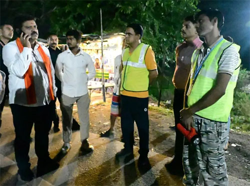 कवर्धा-बेमेतरा मार्ग पर पशुओं को देख उप मुख्यमंत्री शर्मा ने अधिकारियों को लगाई फटकार