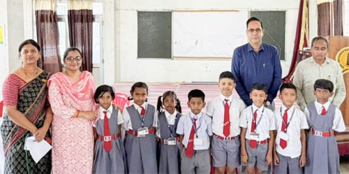 संत ज्ञानेश्वर स्कूल में शत- प्रतिशत उपस्थिति वाले बच्चे पुरस्कृत