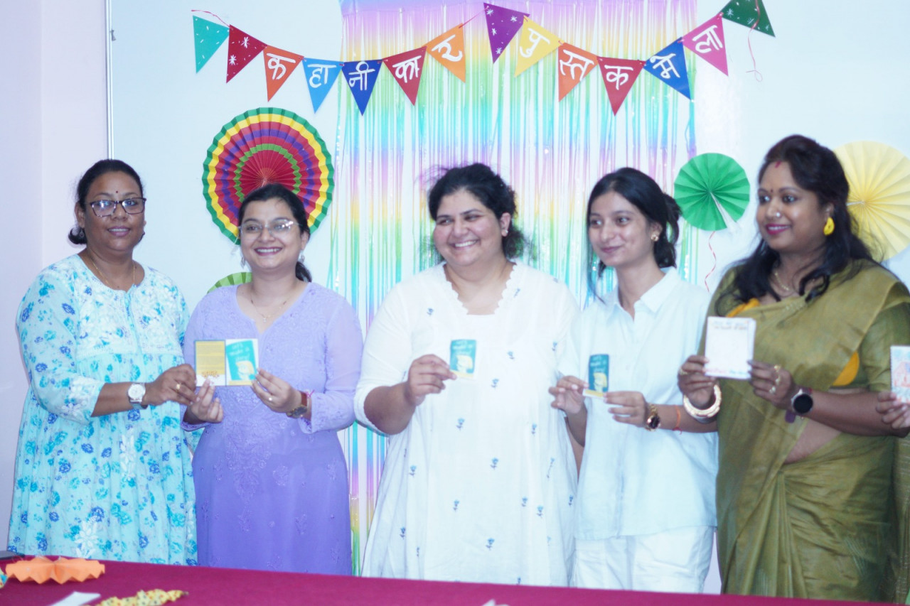कहानीकार कार्यशाला के दूसरे दिन कहानी, कला और किताबों से जुड़ी रचनात्मक गतिविधियों में शामिल हुए शिक्षक