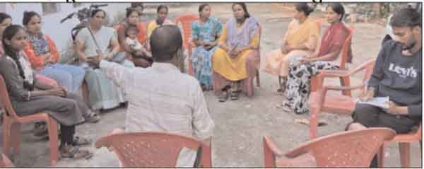 महिला समूह की दीदियों ने चिरौंजी के प्रसंस्करण की संपूर्ण प्रक्रिया को जाना - नम्रता