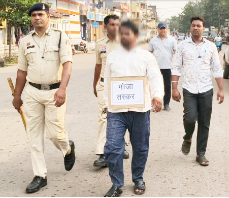 8 किलो गांजा सहित करीब चार लाख बानवे हजार के माल के साथ आरोपी गिरफ्तार