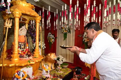 उपमुख्यमंत्री शर्मा ने कवर्धा में मां महामाया और मां विंध्यवासिनी के दर्शन किये