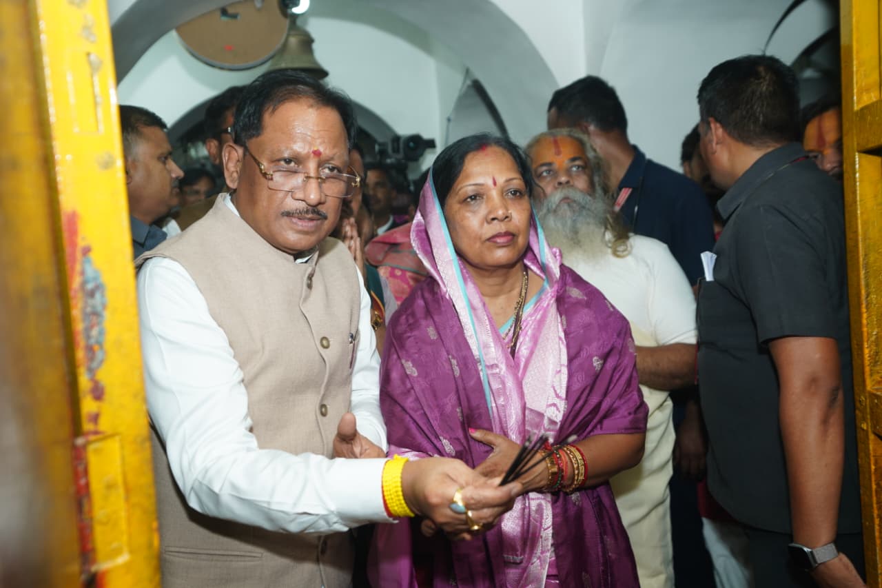 मुख्यमंत्री विष्णु देव साय ने शिवरीनारायण में भगवान नर-नारायण के किए दर्शन, प्रदेशवासियों की सुख-समृद्धि और खुशहाली की कामना