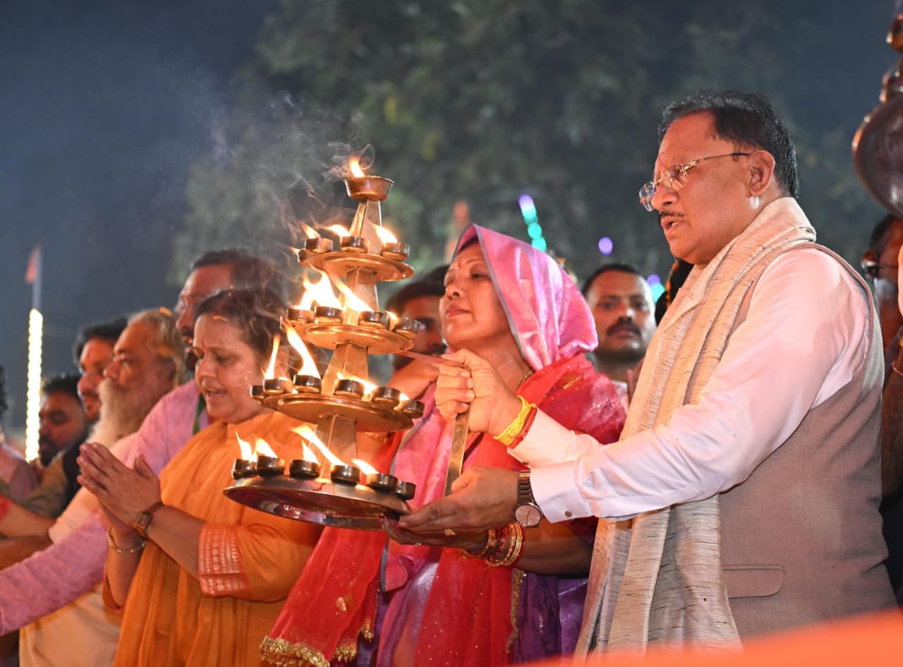 माता शबरी की पावन नगरी शिवरीनारायण में चित्रोत्पला गंगा महाआरती में शामिल हुए मुख्यमंत्री  विष्णु देव साय