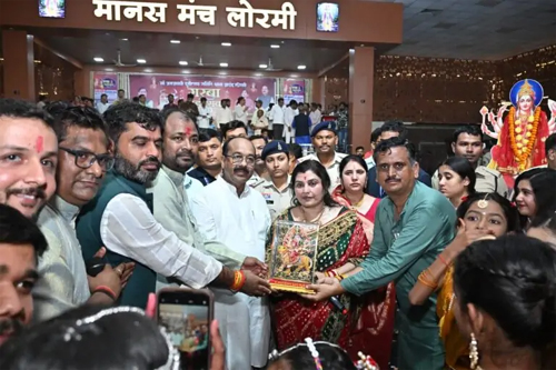 मानस मंच में गरबा महोत्सव में शामिल हुए उप मुख्यमंत्री साव, मां दुर्गा की आराधना कर लिया आशीर्वाद