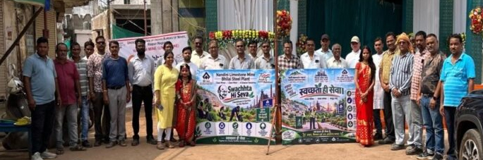 नुक्कड़ नाटक के माध्यम से स्वच्छता के प्रति किया गया जागरूक