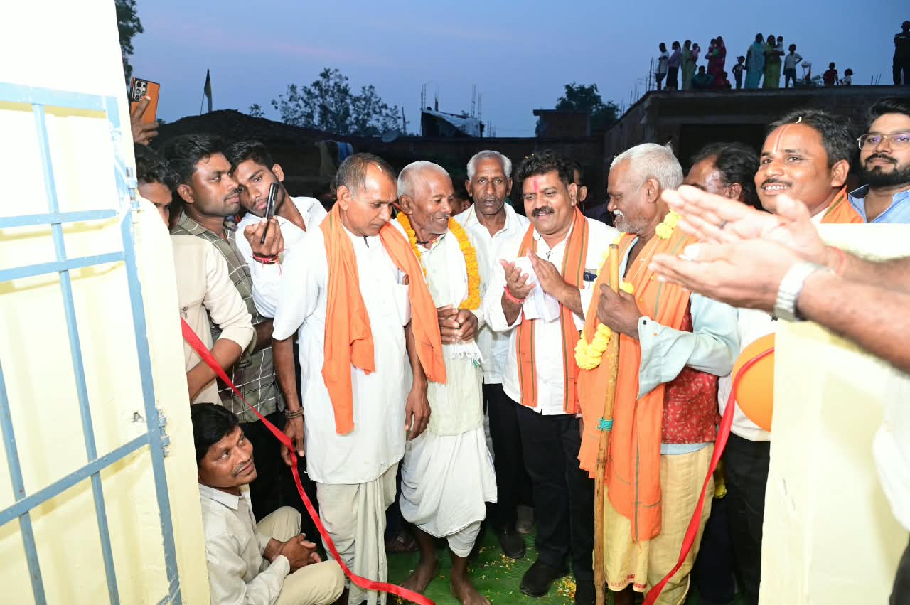 भलपहरी और अचानकपुर में ग्रामीणों के बीच पहुंचे उप मुख्यमंत्री शर्मा, दी 48 लाख के विकास कार्यों की सौगात