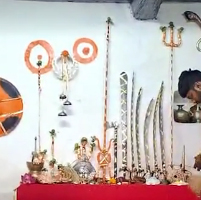 1000 साल पुराने कमंडल, कपड़े, चिमटा, त्रिशूल, ढाल, कुल्हाड़ी सहित अन्य प्राचीन वस्तुओं के दर्शन करने कंकाली मठ में उमड़े भक्त