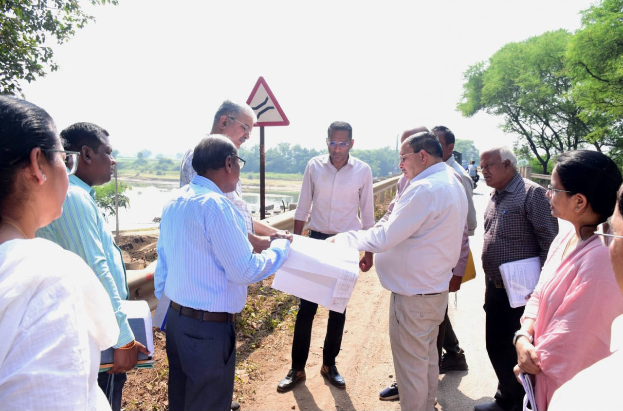 पीडब्ल्यूडी सचिव ने सड़कों, पुलों, कॉलेज भवन और विश्राम गृह का किया निरीक्षण, गुणवत्ता में लापरवाही पर जताई नाराजगी