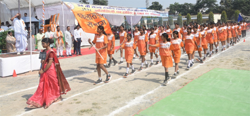 सांसद महाराज ने बॉस्केट में बॉल डालकर किया 26 वीं राज्यस्तरीय शालेय क्रीड़ा प्रतियोगिता का शुभारंभ