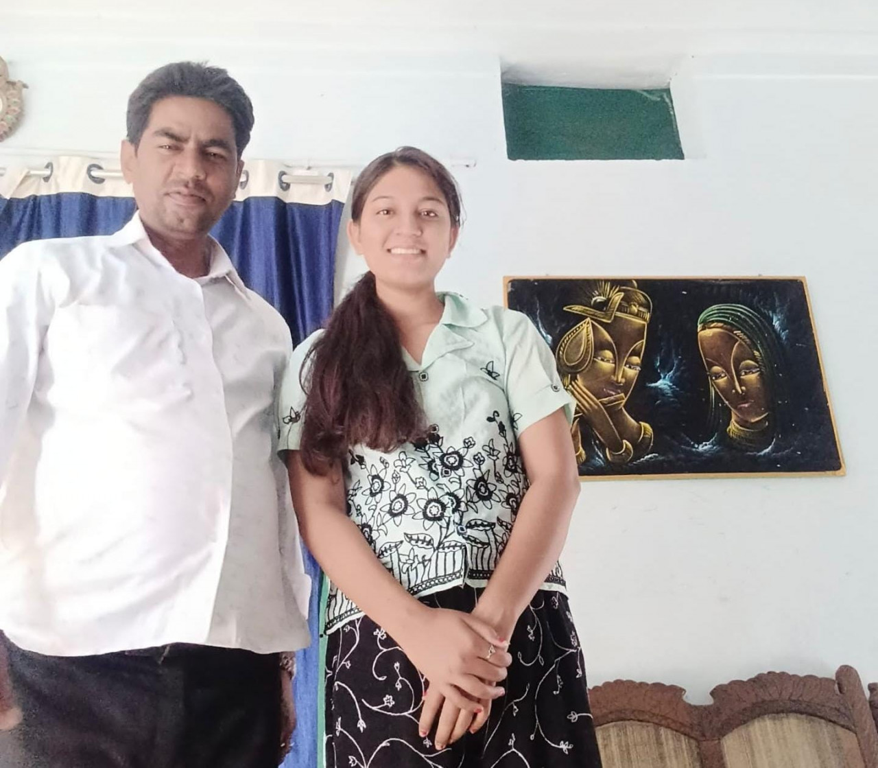 पत्थरों में जान डालने वाले मूर्तिकार की बेटी के सपनों को मिला नया आकार, खाते में पहुंचे 20 हजार 