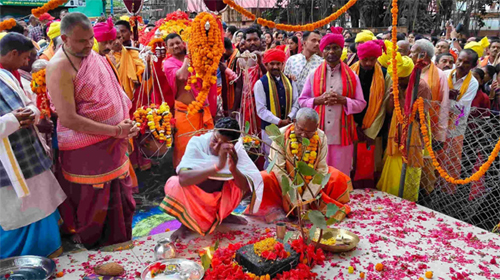 दंतेवाड़ा लौटी माता मावली की डोली एवं मां दंतेश्वरी के छत्र, बाबा बोधराज के दरबार में हाजिरी के बाद किया मंदिर प्रवेश